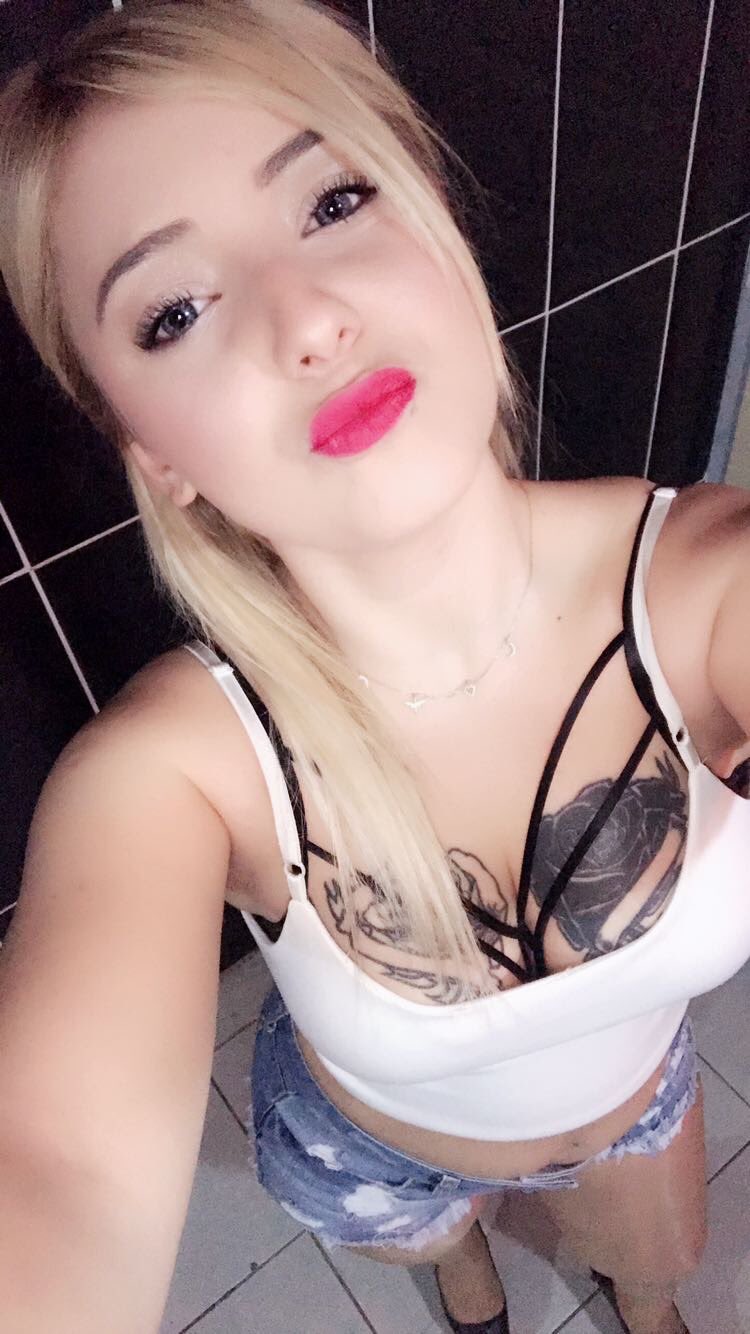 Sarı Saçlı Mavi Gözlü, Güler Yüzlü İri Göğülslü, Ortam Kızı Avcılar Escort Gül Peri Anal Seksde Yapıyor..